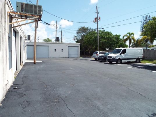 Detached Garage, Exterior