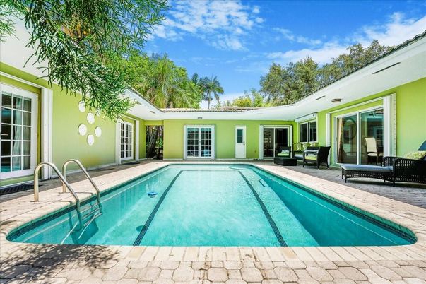 Exterior, Pool