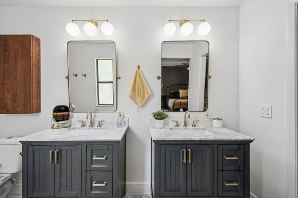 Bathroom, Dual Sink Vanities, Interior