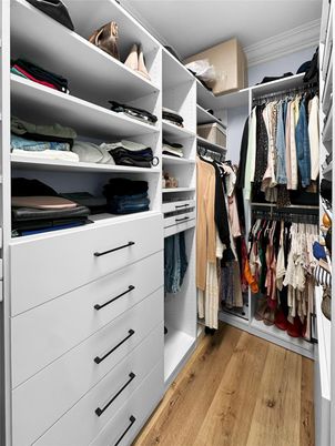 Interior, Walk-in Closets, Wood Texture Flooring