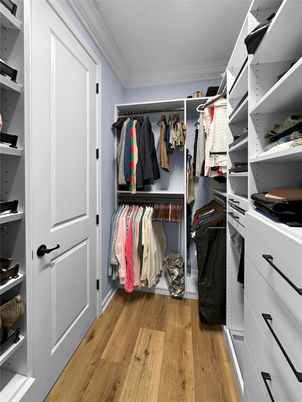 Interior, Walk-in Closets, Wood Texture Flooring