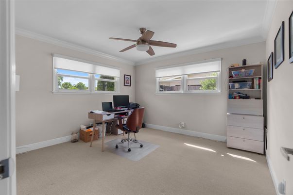Home Office, Interior