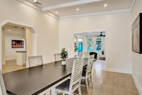 Dining room, Interior, Pendant Lights, Recessed Lighting