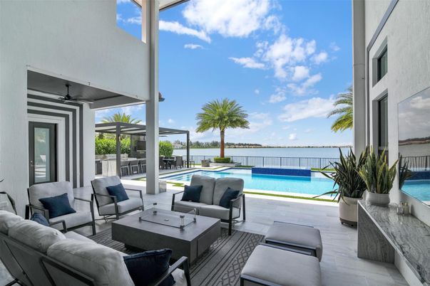 Exterior, Pool, Water