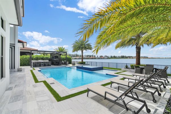 Exterior, Pool, Water