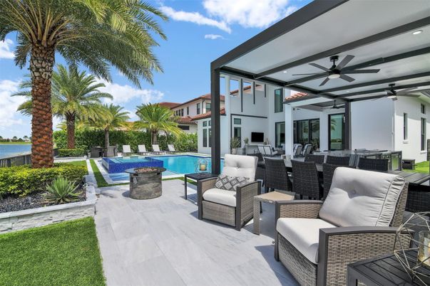 Exterior, Pool, Water