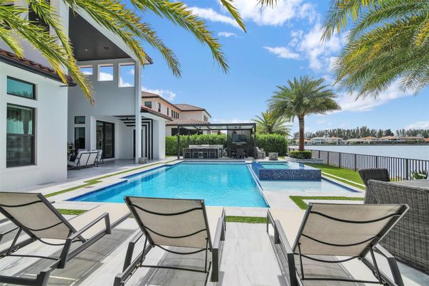 Exterior, Pool, Water