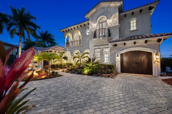 Attached, Exterior, Facade, Mediterranean