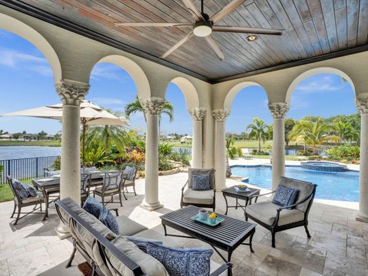 Exterior, Pool, Water