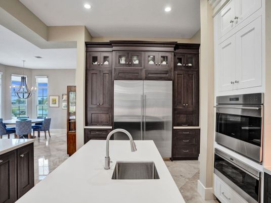 Chandelier, Dining room, Interior, Kitchen, Recessed Lighting, Stainless Steel Appliances