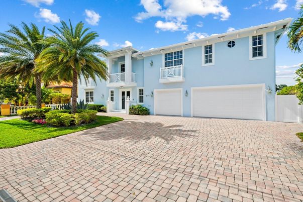 Attached, Exterior, Facade, Mediterranean