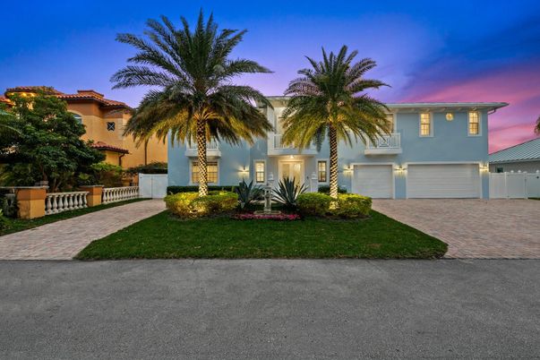 Attached, Exterior, Facade, Mediterranean