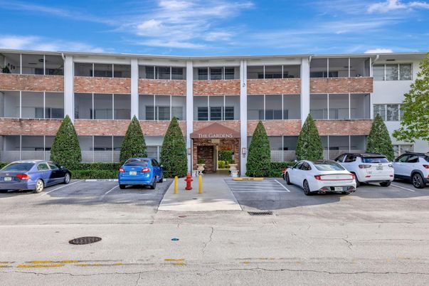 Exterior, Facade, Condo Building