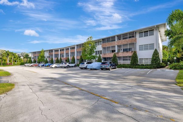 Exterior, Facade, Condo Building