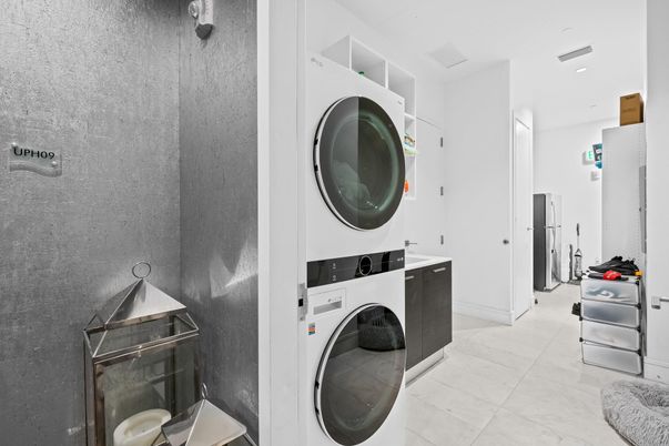 Interior, Recessed Lighting, Utility Closets, Washer