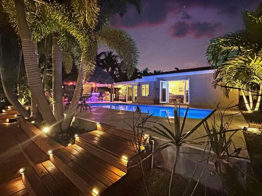 Exterior, Pool