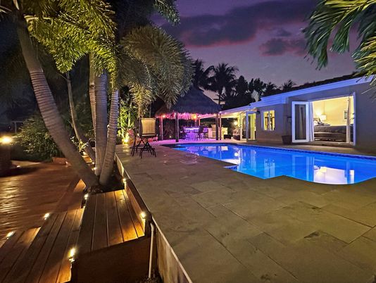 Exterior, Pool
