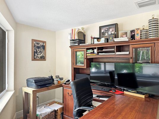 Home Office, Interior