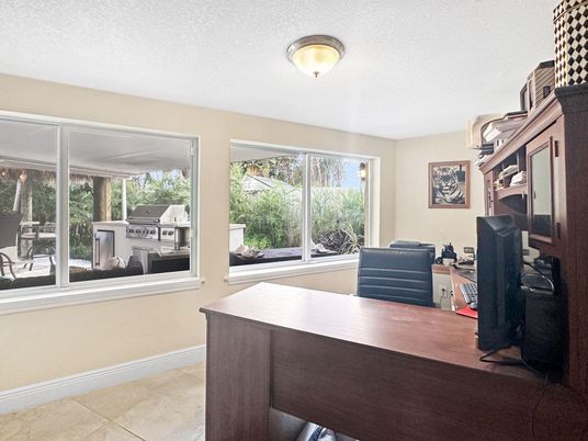 Home Office, Interior