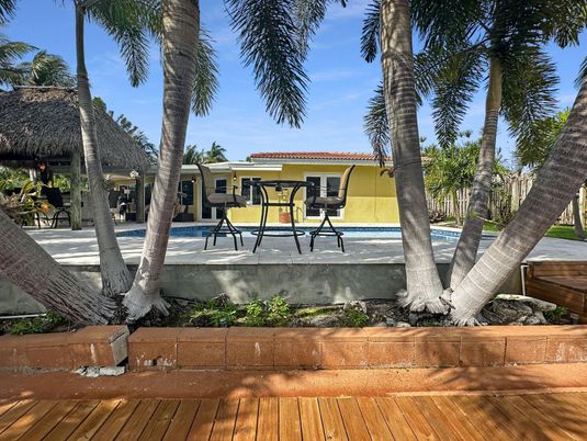 Exterior, Playground, Pool