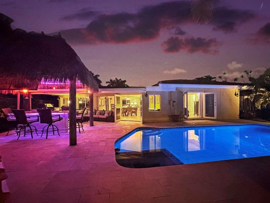 Exterior, Pool