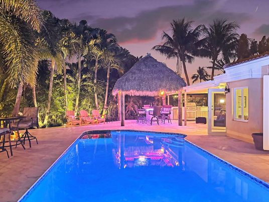 Exterior, Pool
