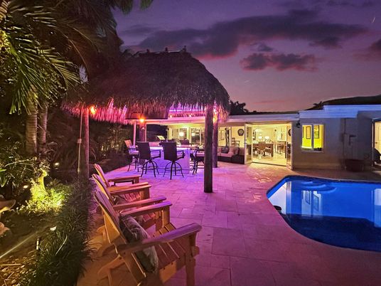 Exterior, Pool