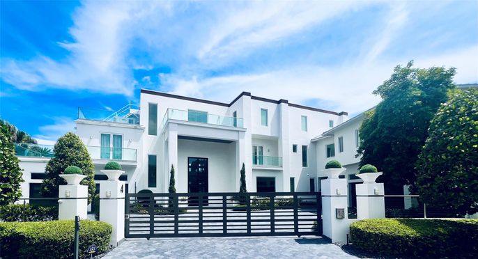 Attached, Exterior, Facade, Modern