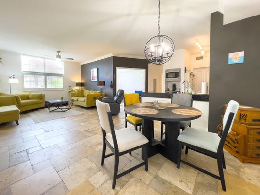 Chandelier, Dining room, Interior, Living room, Pendant Lights