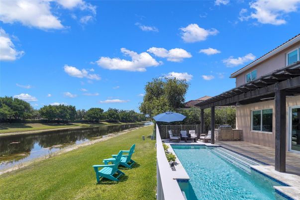 Exterior, Pool, Water