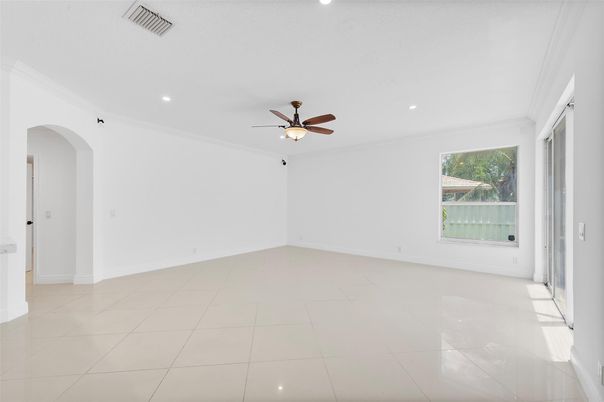 Empty room, Interior, Recessed Lighting