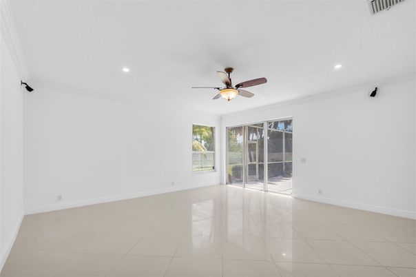Empty room, Interior, Recessed Lighting