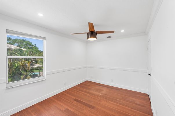 Empty room, Interior, Recessed Lighting, Wood Texture Flooring