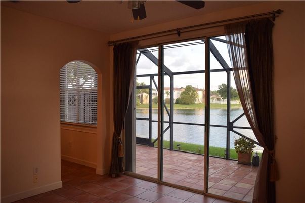 Interior, Sun Room, Water