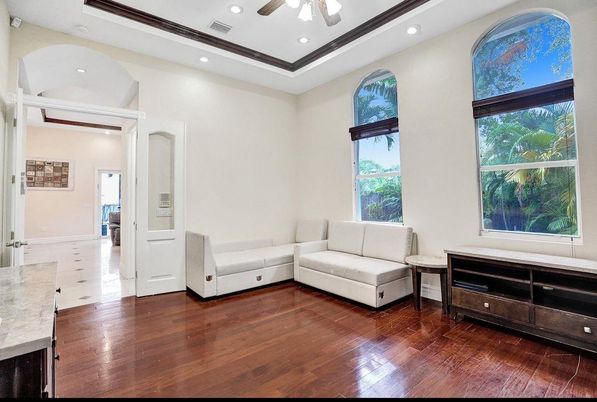 Interior, Recessed Lighting, Wood Texture Flooring