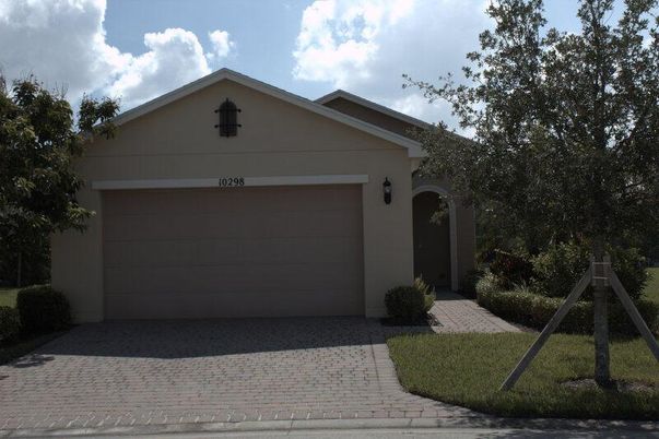 Attached, Exterior, Facade, American Craftsman