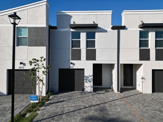 Exterior, Facade, Rowhouse