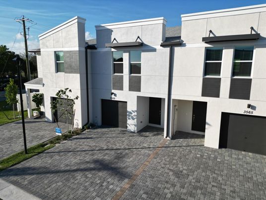 Attached, Exterior, Facade, Modern
