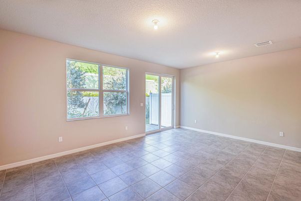 Empty room, Interior
