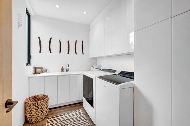 Interior, Recessed Lighting, Washer, Wood Texture Flooring