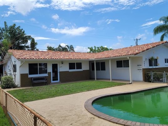 Exterior, Pool