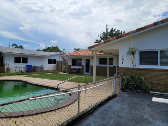 Exterior, Pool