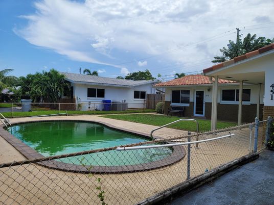 Exterior, Pool