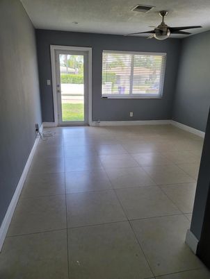 Empty room, Interior