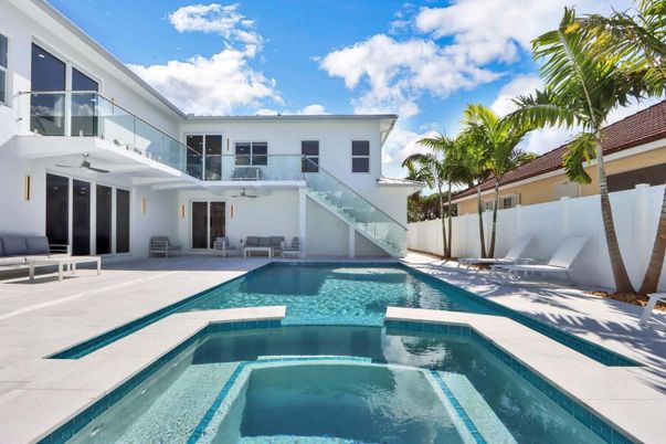 Exterior, Pool