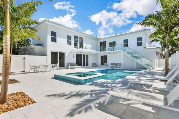 Exterior, Pool