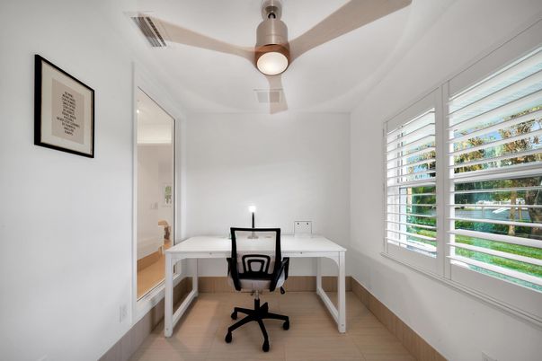 Home Office, Interior