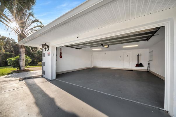 Exterior, Garage