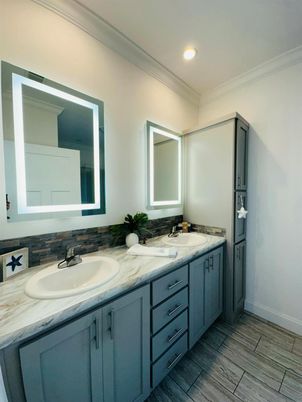 Bathroom, Dual Sink Vanities, Interior, Recessed Lighting