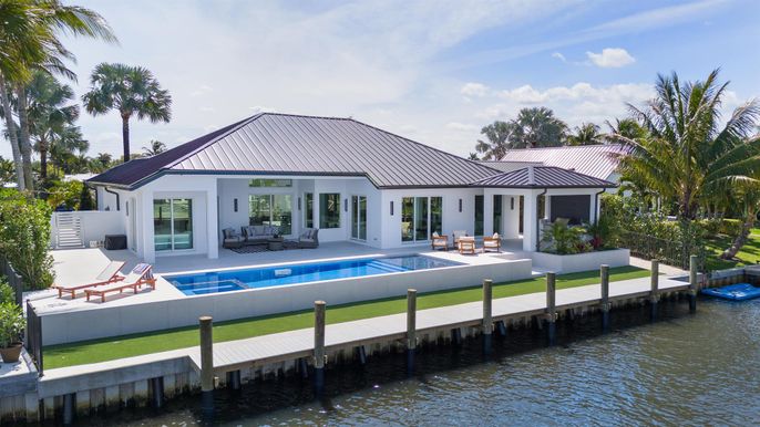 Exterior, Lake, Pool